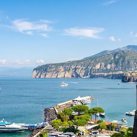 Charming With Sea View In - 35 Sqm + Terrace Διαμέρισμα Σορέντο